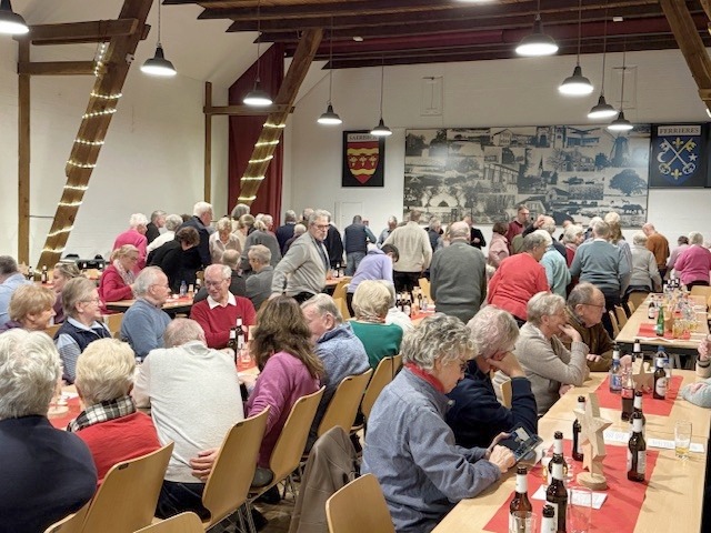 Mitgliederversammlung in adventlicher Stimmung